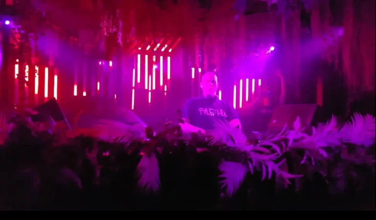 Red-lit Tyler Hill live at Coda