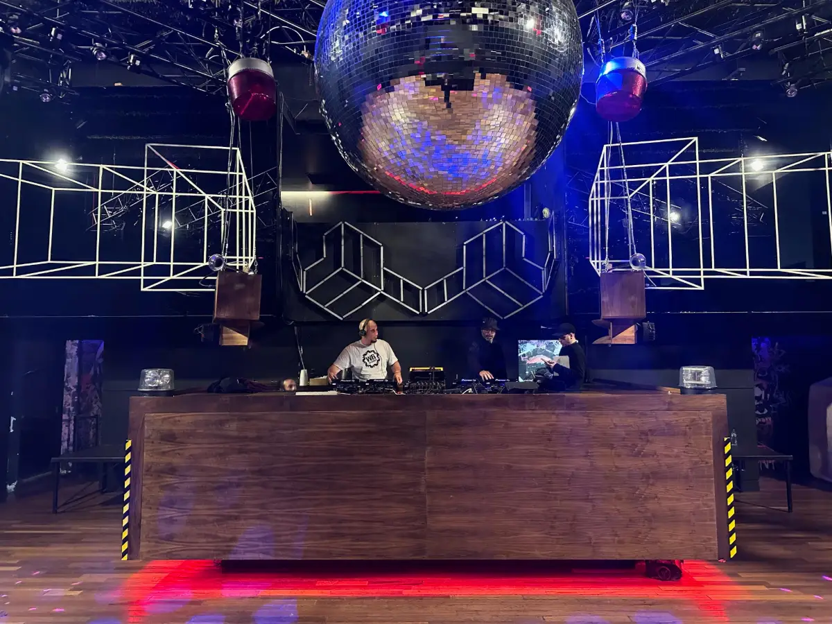 Tyler setting up sound in Stereo Montreal